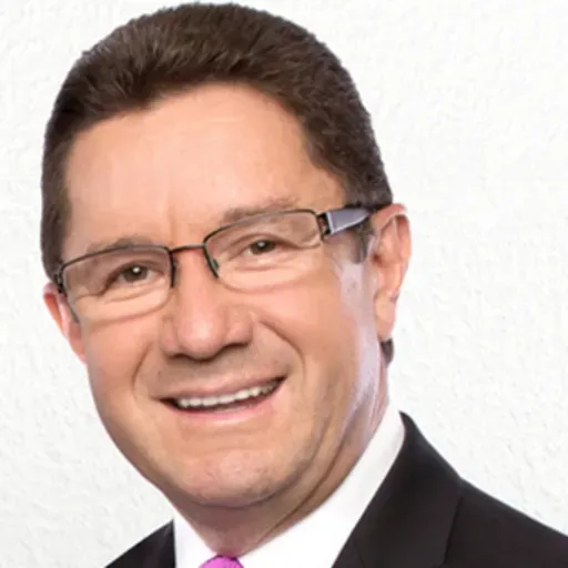 Dr. Camilo Cruz. Jugar un Partido de Futbol sin Arcos.