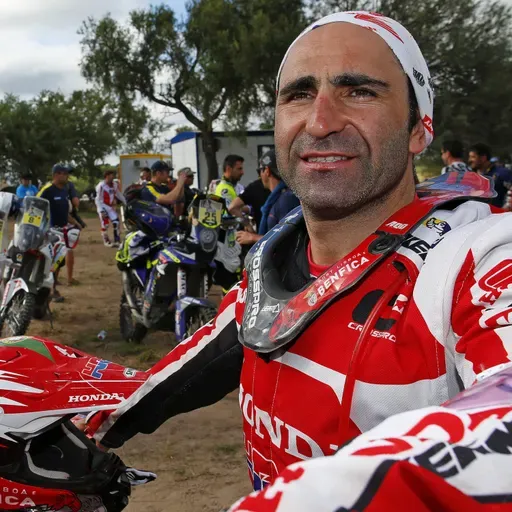 Paulo Gonçalves conquista fantástico 2.º lugar no pódio final do Dakar 2015