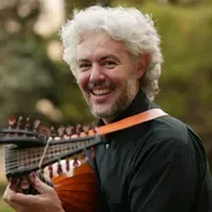 Miércoles de buena guitarra Nº 892 - Eduardo Egüez interpreta a Robert De Visée - 14 de mayo de 2025