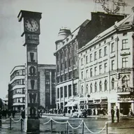 Vai zini, kāpēc Latvijas Radio pārraides savulaik skanēja pie "Laimas" pulksteņa?