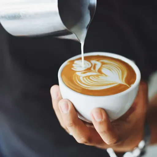 Cristina viajó a Indonesia y se gastó un dineral para probar el "café de caca"...