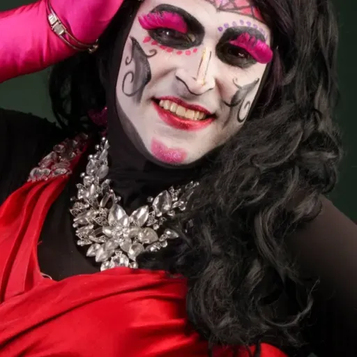 16º especial de "Cuéntame tu historia" del 1ro. de Abril de 2026; personaje de comedia Catrina hija de Poota.