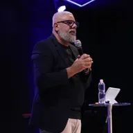 A UNÇÃO DE SERVIR - PR. MARCIO BERNARDINO