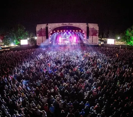 Painéal: Seán Óg Mac Seoin, Laura Pakenham agus Caoimhe Ní Chonghaile agus Sinéad Ní Chuinn