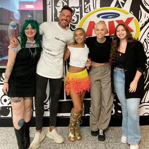 21.11.23 - Como é a sua relação com seu artista preferido? (part. Leigh-Anne Pinnock)