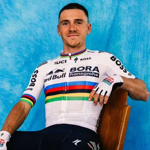 Найгучніші дебюти, битва поколінь та старт сезону класик. Зустрічаємо новий сезон велоспорту!