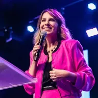 BISPA VIVIANE MATOS NA MISSÃO ENCORAJAMENTO
