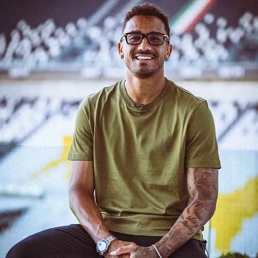 Danilo, da seleção e do Fla: inteligência em campo
