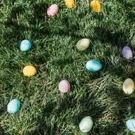 Hvorfor hopper haren rundt med æg til påske?