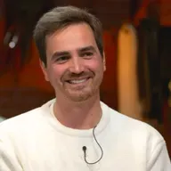 Diogo Lopes: “Assistir ao nascimento da minha filha foi incrível. É uma coisa mágica, é biologia pura e dura, é a força e a coragem que uma mulher tem para dar à luz e ter um filho. Ser pai foi de longe a experiência mais transformadora que me aconteceu”