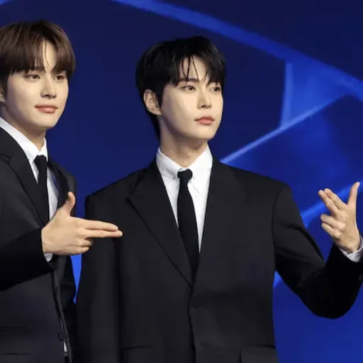 NCT Members Doyoung, Jungwoo Enlist in December