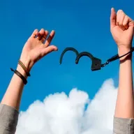 Comarca Radio - Invisibilidad de la población LGTBI en el marco del conflicto