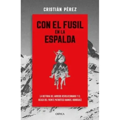 Cristián Pérez autor de con el fusil en la espalda
