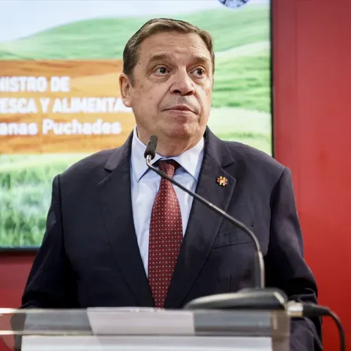 Breves de actualidad: El Comité de Crisis Veterinaria piden la dimisión de Luis Planas