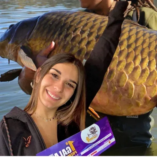 Aroha Merenciano evolución de la mujer en el Carpfishing y Andoni Diaz guarda forestal de Medio Ambiente.