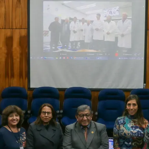 NEUTRONES DEL REACTOR RP10 AL PERU