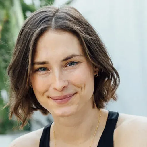 Lehel mit Yogalehrerin und Gründerin Sinah Diepold