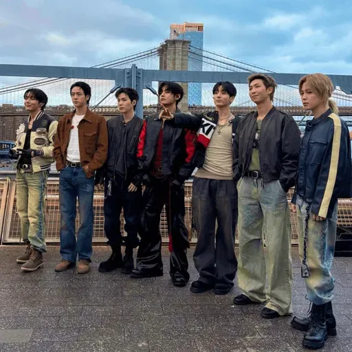 I got all the reply back comments from Kpop idols boy bands Enyphen, BTS, EXO, and Astro and etc