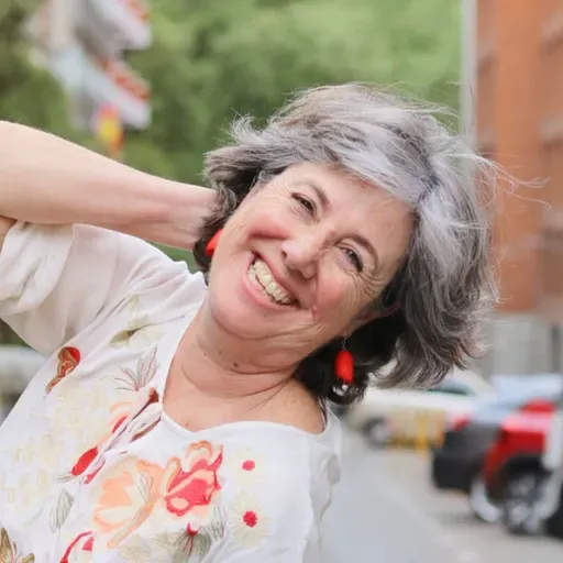 Despertamos con María Seco, candidata por el Partido por un Mundo más Justo, viajamos y te contamos noticias