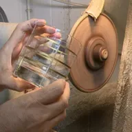 Toni Moya, l'artesà d'un ofici en perill d'extinció