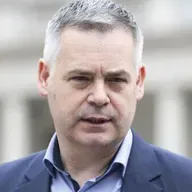An Teachta Dála Piaras Ó Dochartaigh.