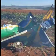 Avião da Esquadrilha da Fumaça cai em Santa Rita do Passa Quatro (SP); piloto sobrevive