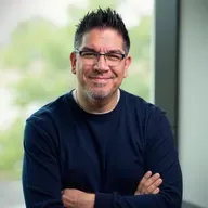 🎙️A History Of Creativity, Discipline & Storytelling Mastery with Award-Winning Author Aaron Ryan | Real English Conversations for Global Professionals