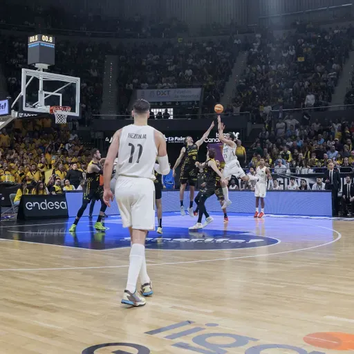 Tirando a Fallar: vida sobre la bocina aquí, ciclos que acaban allí