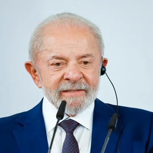 Sem citar Trump, Lula diz que mundo não pode dormir e acordar com um presidente 'ameaçando o mundo'