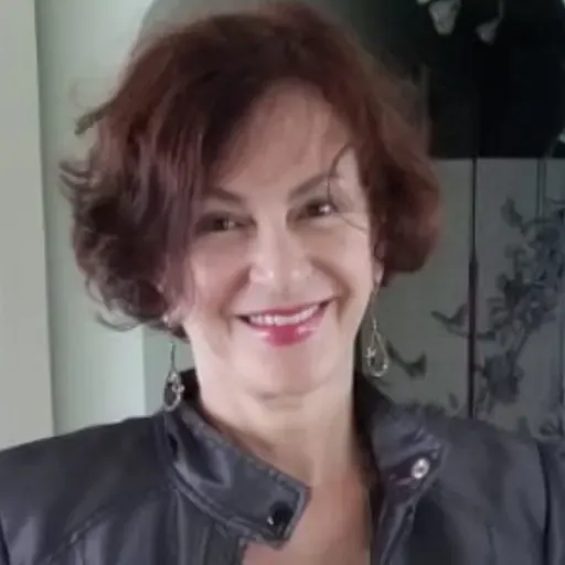 Season 2: Ep16 Meet AlinaZ’s inspiration — her mom, Elena Masarsky, a Russian powerhouse who has overcome political and personal adversity and lights the way for other women to do the same