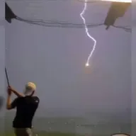 T2/42- Curiosidade. Raio Atinge Bola de Golfe. Incrível Tacada.