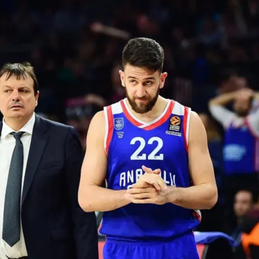 3 Kısa #57 | Fener’de Covid pozitif vakalar, Playoff tahminlerimiz, Favori Efes