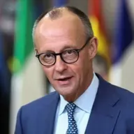 Làm thế nào để ngăn chặn bi kịch của chính trị cường quyền?