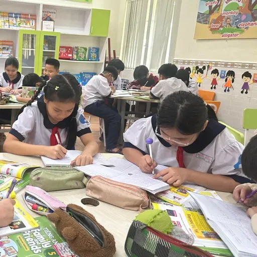 Đóng học phí sao cho tiện lợi: Phụ huynh và nhà trường lên tiếng