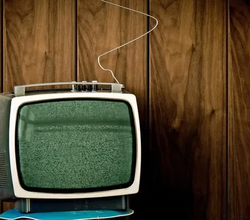 Tús Áite: Mír na Meán