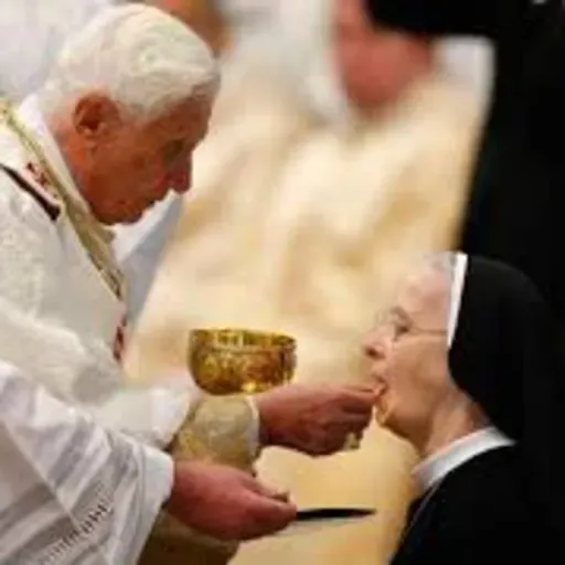 LA SAGRADA COMUNIÓN EN LA MANO, O EN LA BOCA?