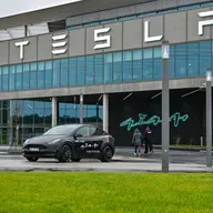 La Brújula de la Economía: El derrape de Tesla y la desestabilización de la economía mundial 