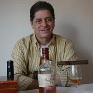 #tabacoyvino by Carmelo Di Fazio Un ron que conjuga lo mejor de dos mundos: Dos Maderas 5+3. UFFF.