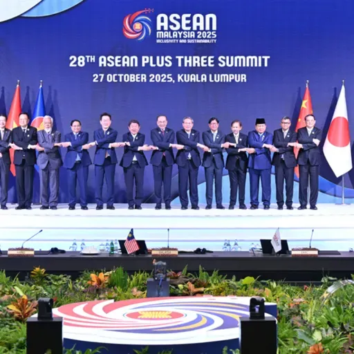 Chinese Premier urges new successes for East Asia, closer ties with ASEAN