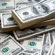 الدولار الأميركي عند أعلى مستوياته في 10 أشهر وكندا توافق على لقاح للوقاية من "ايبولا"