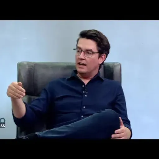 04/06/2025 - Qual é a estratégia de comunicação da Loft? | Mate Pencz, CEO da Loft