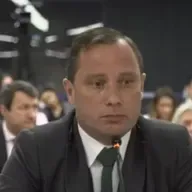 PF cumpre mandado contra Mauro Cid em caso sobre emissão de passaporte para deixar o Brasil