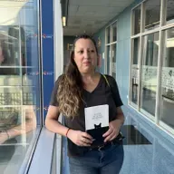 Ada Menéndez, la gata que no acude a funerales.