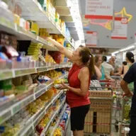 IPCA sobe 0,56% em março, puxado pela alta dos alimentos
