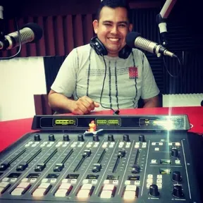 LA SUPER MIX FM