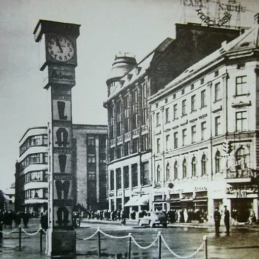 Vai zini, kāpēc Latvijas Radio pārraides savulaik skanēja pie "Laimas" pulksteņa?