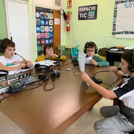 5A LAURA - Diego, Mario, Sergio M and Dani interviewing each other in English
