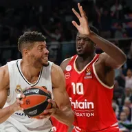 Tirando a Fallar: el Madrid y los Lakers se la pegan, Marcelinho lanza un debate y Gregg Popovic deja los banquillos