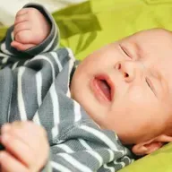 Sonido de estornudo de bebe