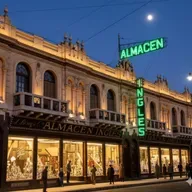Un edificio histórico, Inglés y con atención en mostrador